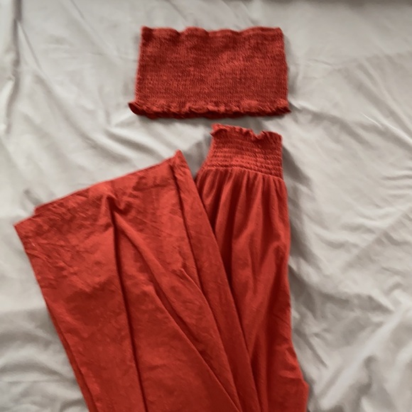 Linen Set - Picture 2 of 3